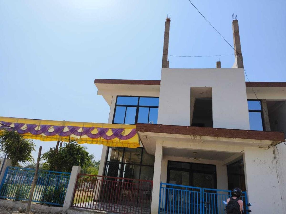 Oyo 81347 Amantran Hotel And Restaurant Kanpur Exterior foto